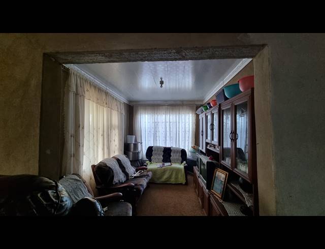 3 BEDROOM FREEHOLD FOR SALE IN OSIZWENI